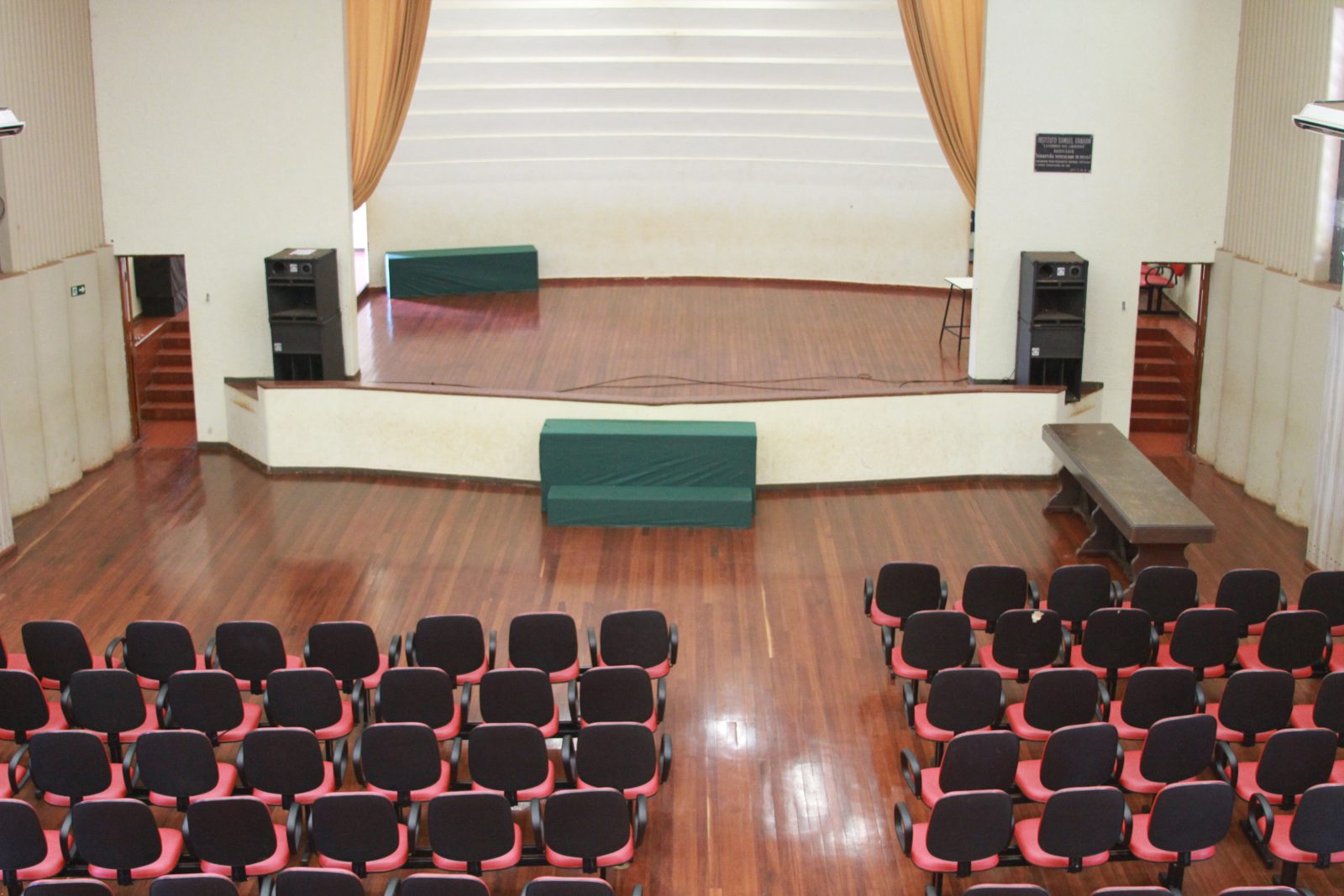 Auditório — vista do palco